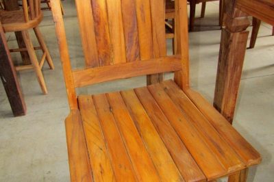 cadeira-madeira-demolicao-fechada-itatinga-pardinho-min